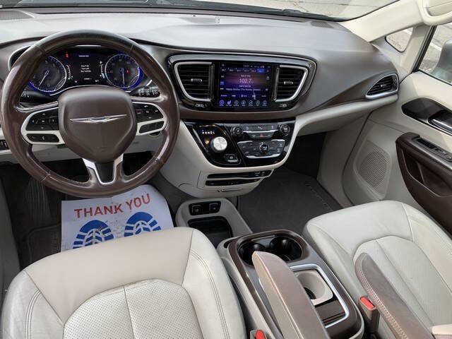 2017 Chrysler Pacifica Touring-L Plus