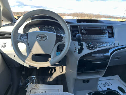 2013 Toyota Sienna LE 7-Passenger Auto Access Seat