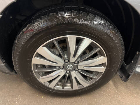 2017 Nissan Pathfinder SL