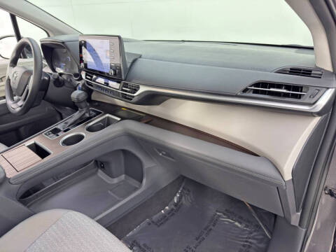 2021 Toyota Sienna LE 8-Passenger