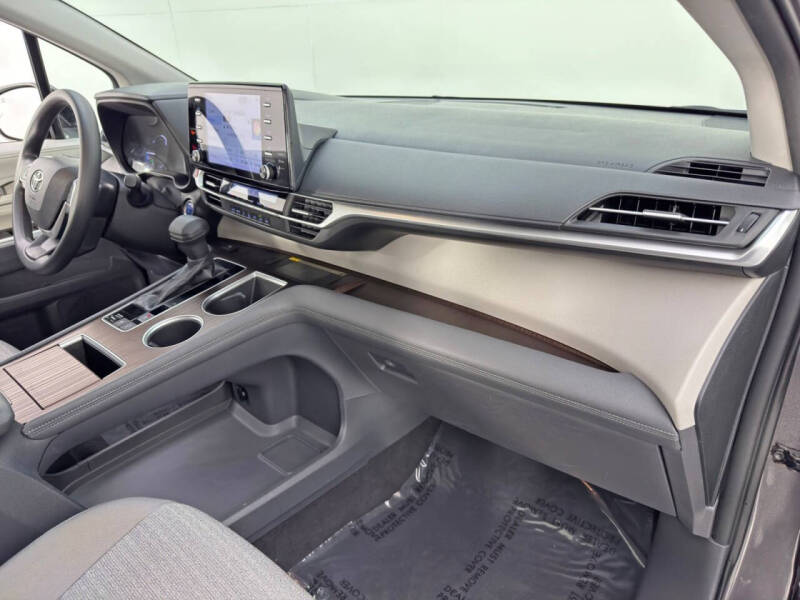 2021 Toyota Sienna LE 8-Passenger