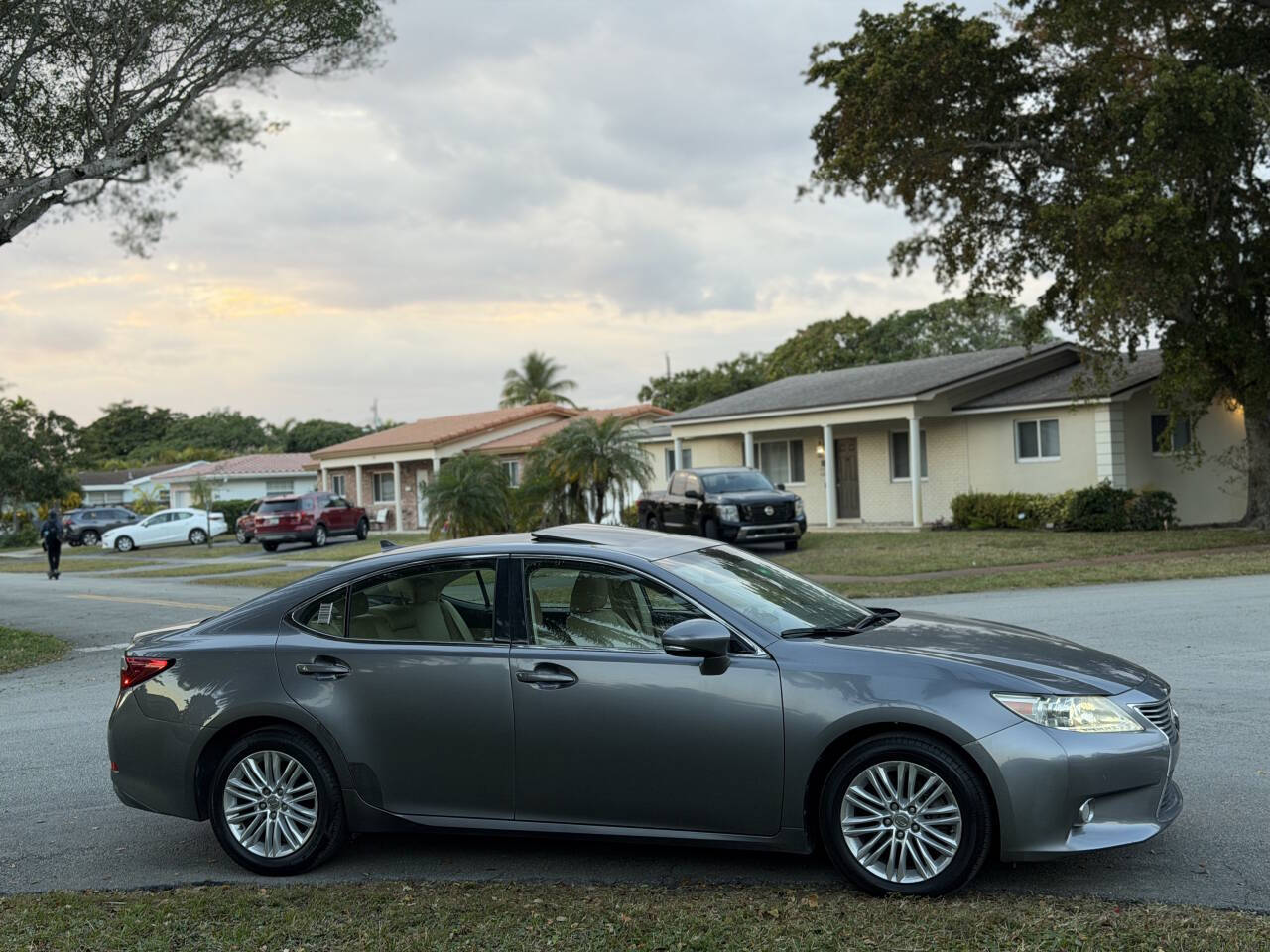 2013 Lexus ES - $10,900