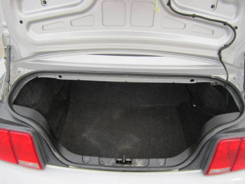 2006 Ford Mustang V6 Standard