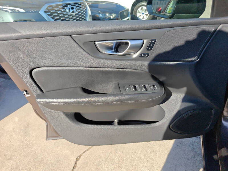 2024 Volvo S60 B5 Core Dark Theme