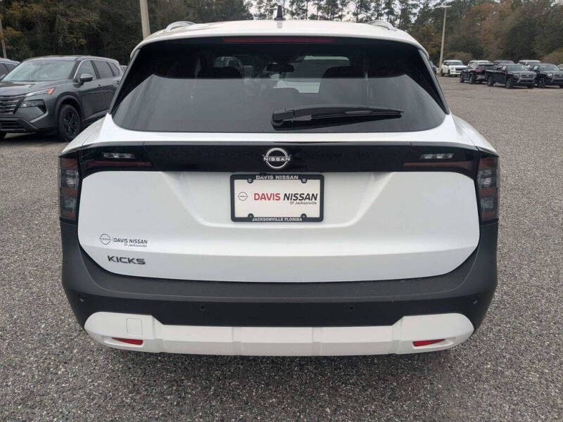 2026 Nissan Kicks SV