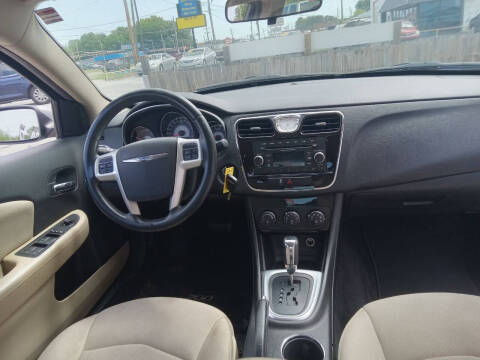 2013 Chrysler 200 Touring