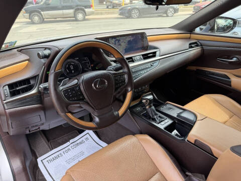 2019 Lexus ES 300h Luxury
