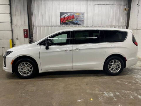 2027 Chrysler Pacifica Select