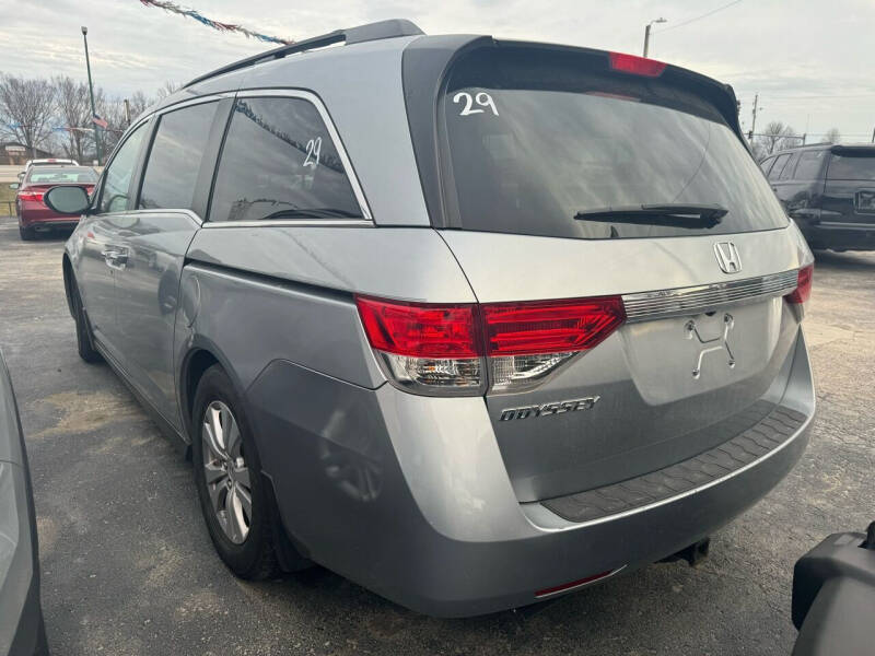 2016 Honda Odyssey null photo 2