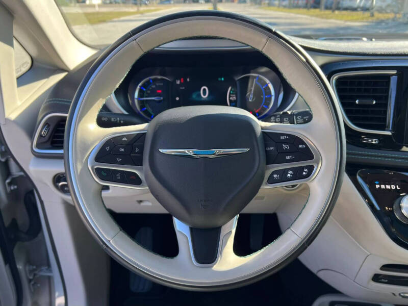 2017 Chrysler Pacifica Hybrid Platinum