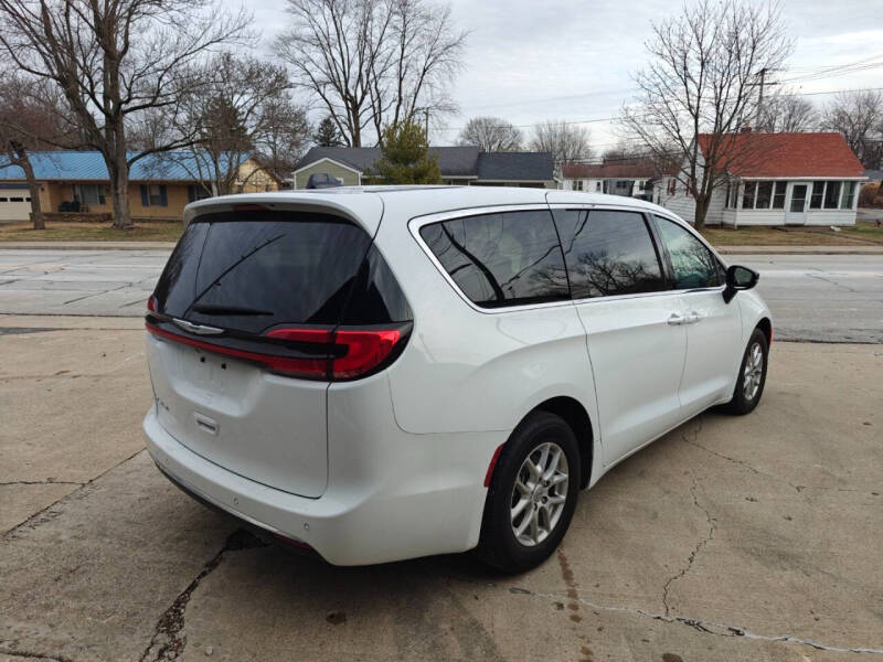 2025 Chrysler Pacifica Select