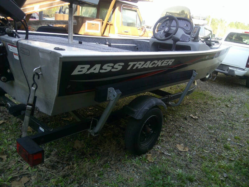 2009 Tracker BASS TRACKER