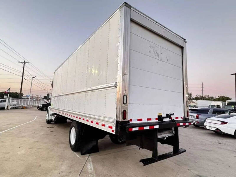 2017 Freightliner M2 106