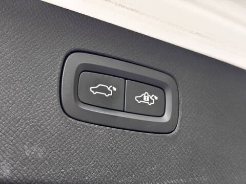 2021 Volvo XC90 T6 Momentum 7-Passenger