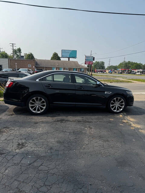 2016 Ford Taurus Limited's photo