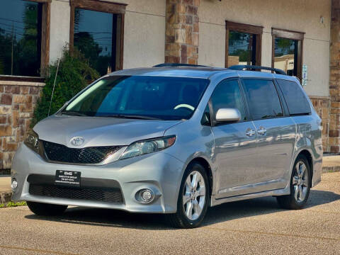 2013 Toyota Sienna SE 8-Passenger