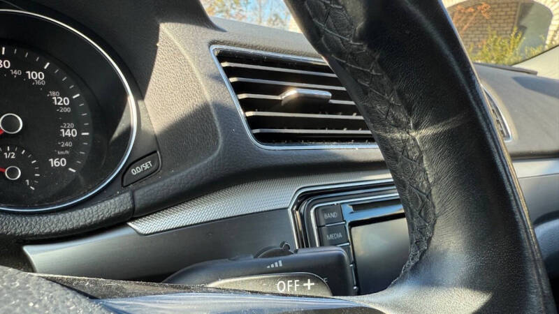 2017 Volkswagen Passat 1.8T R-Line