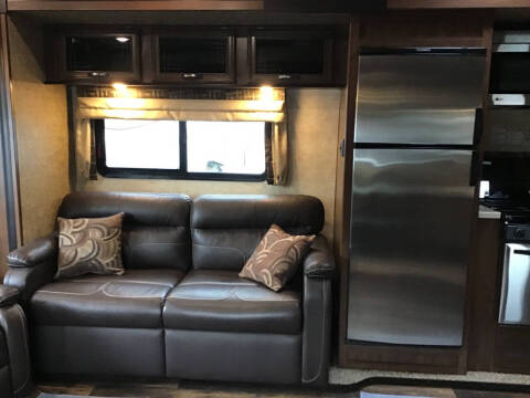 2018 Forest River Sierra 2850RL / 31ft