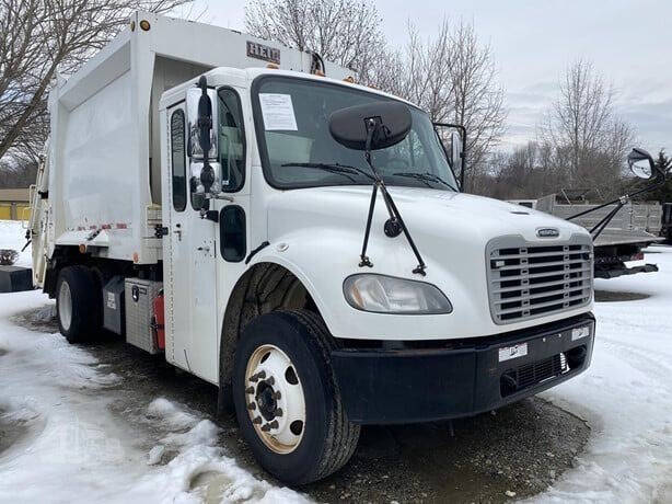 2015 Freightliner M2 106
