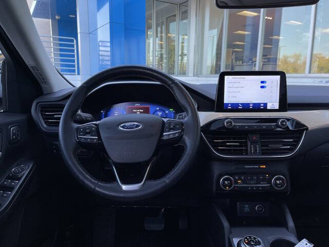 2021 Ford Escape Hybrid Titanium