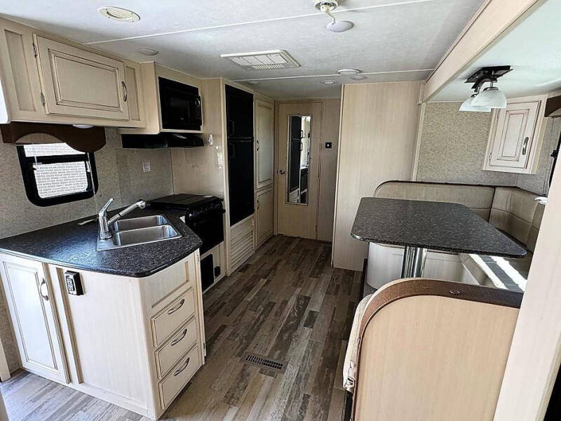 2016 Winnebago Minnie