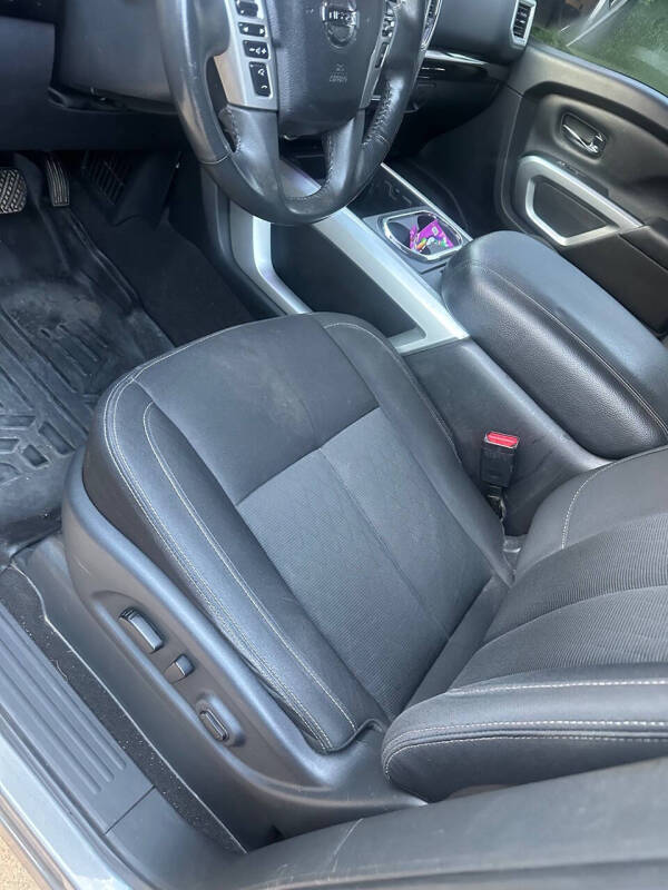 2017 Nissan Titan SV