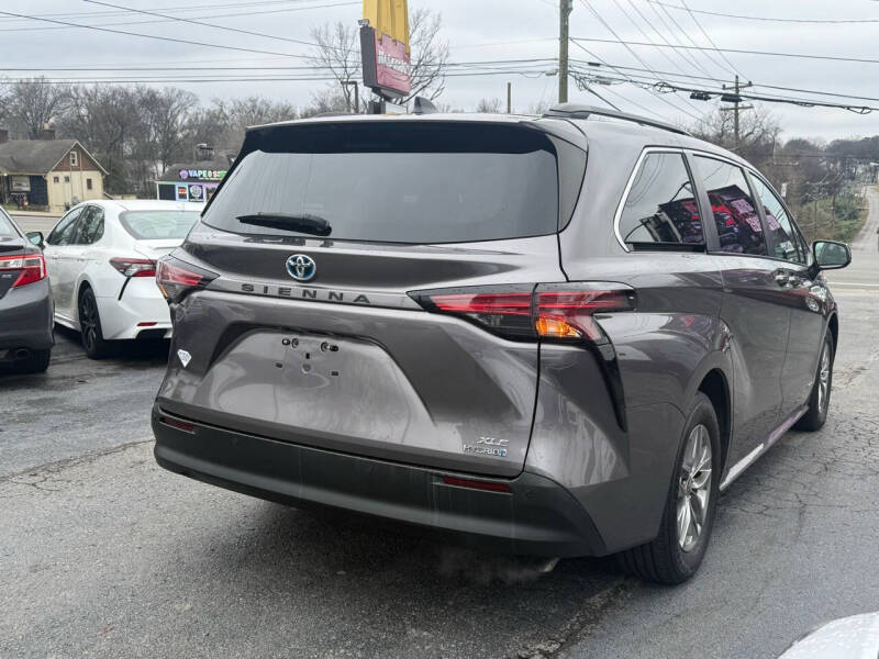 2021 Toyota Sienna XLE 8-Passenger