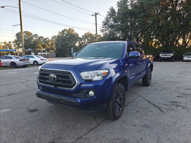 2022 Toyota Tacoma SR5's photo