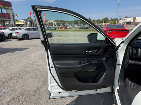 2022 Nissan Pathfinder SV