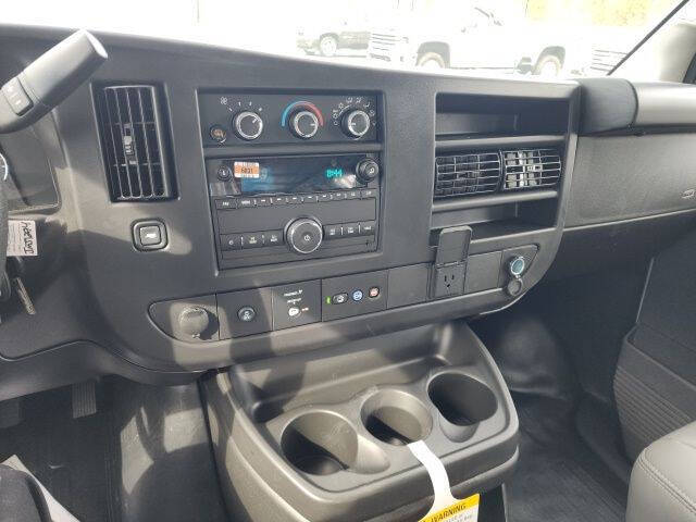 2025 Chevrolet Express 2500