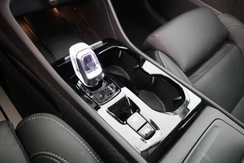 2024 Volvo XC40 B5 Plus Dark Theme