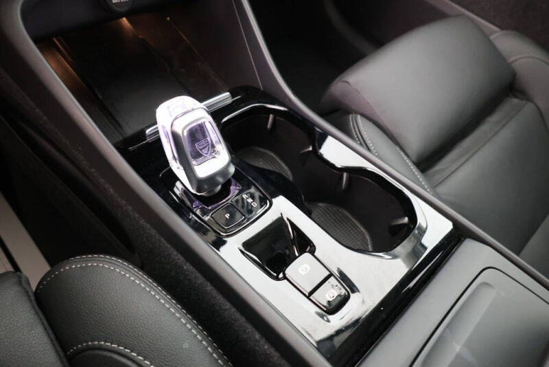 2024 Volvo XC40 B5 Plus Dark Theme