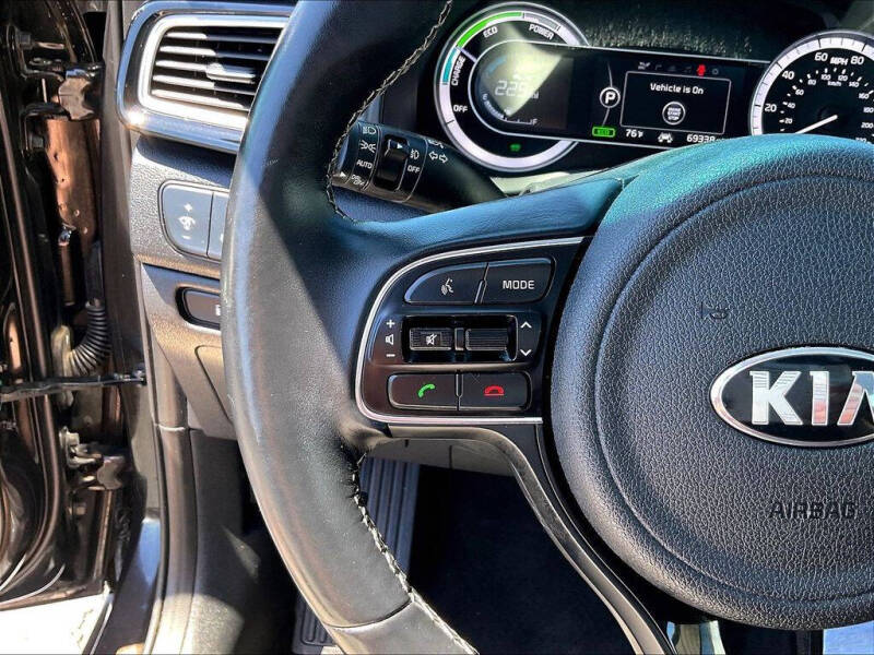2018 Kia Niro Touring - Photo 11