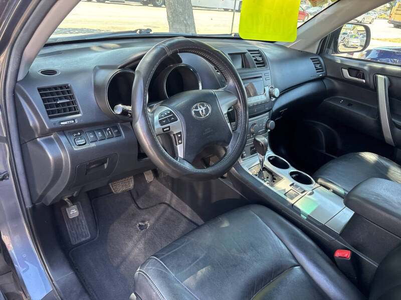 2012 Toyota Highlander SE