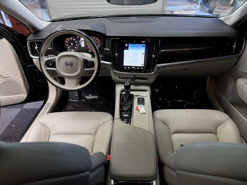 2017 Volvo S90 T6 Momentum