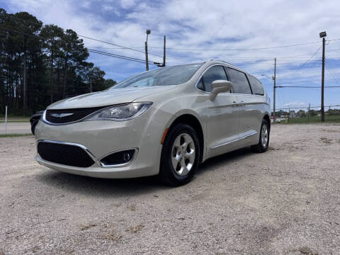 2017 Chrysler Pacifica Touring-L Plus