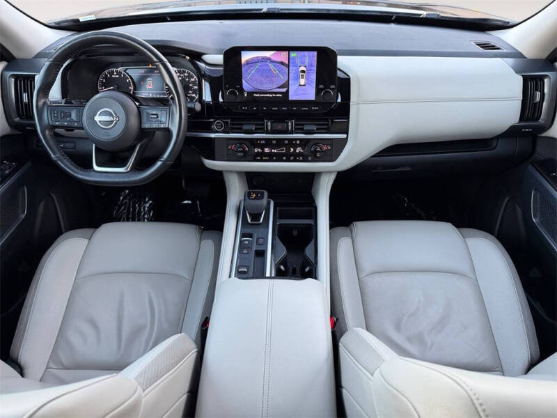 2024 Nissan Pathfinder SL