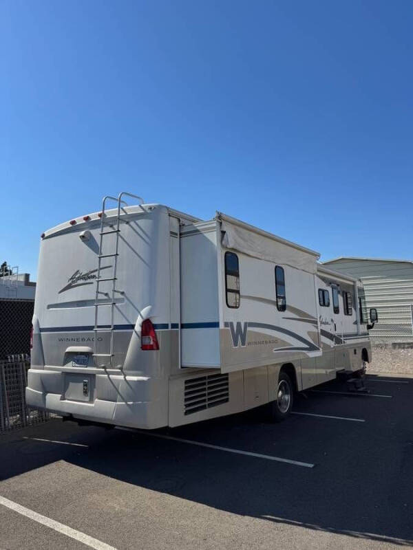 2004 Winnebago Adventurer