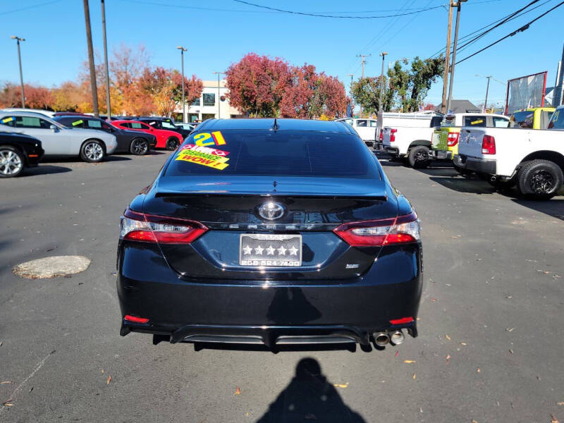 2021 Toyota Camry SE photo 6