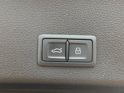 2022 Audi e-tron quattro Premium