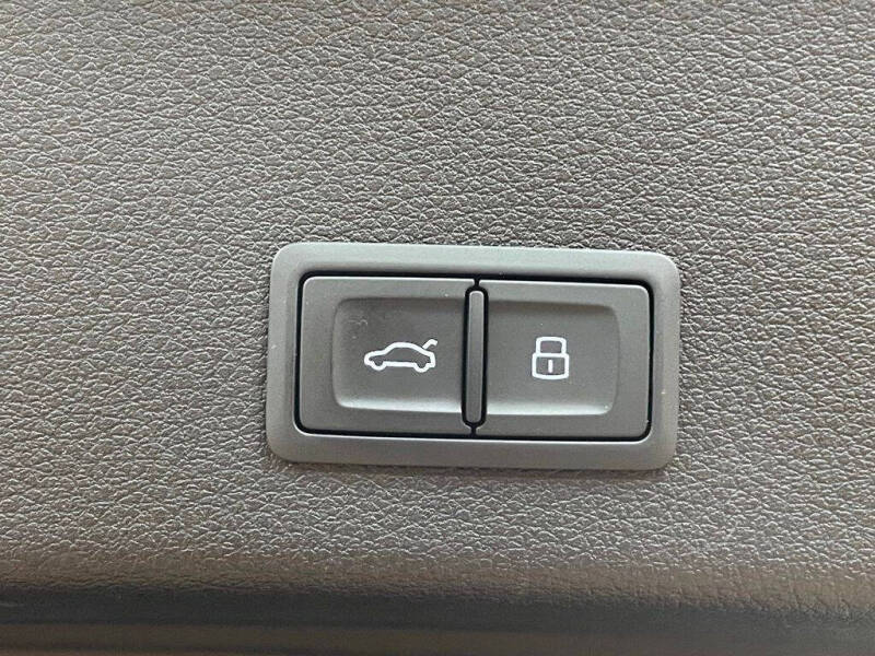 2022 Audi e-tron quattro Premium