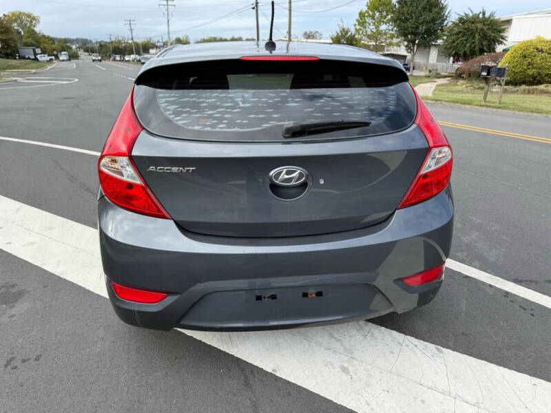 2012 Hyundai Accent SE