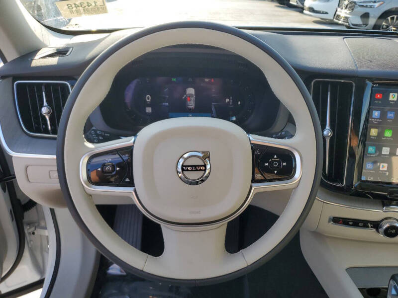 2025 Volvo XC60 B5 Plus Dark Theme