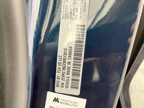 2025 Chrysler Pacifica Select