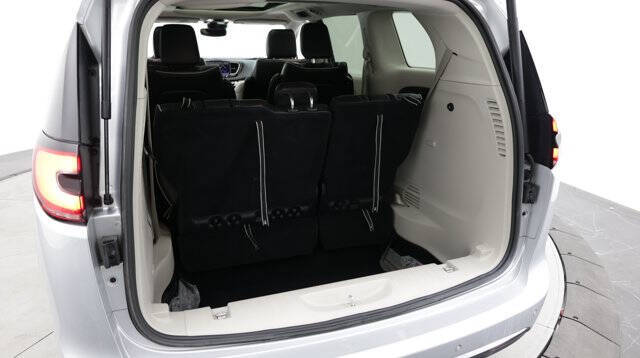 2023 Chrysler Pacifica Plug-In Hybrid Limited