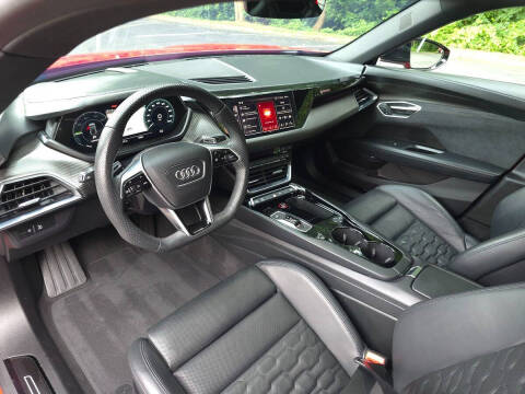 2024 Audi e-tron GT quattro Premium Plus