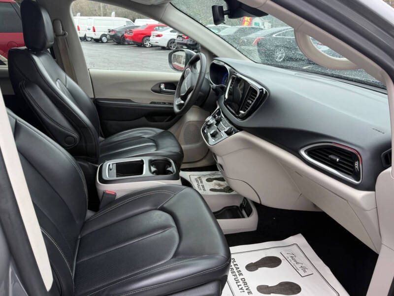 2023 Chrysler Pacifica Touring L