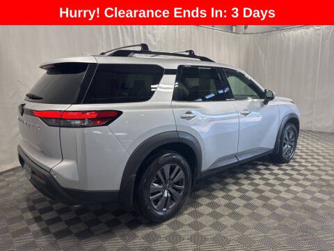 2022 Nissan Pathfinder SV