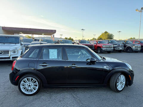 2017 MINI Hardtop 4 Door Cooper