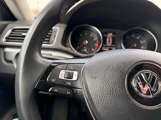 2017 Volkswagen Passat 1.8T R-Line